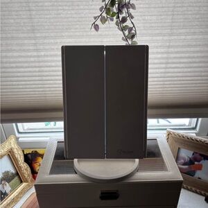 LED Lighted Makeup Mirror in White